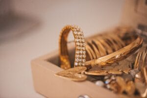 Luxury gold jewelry